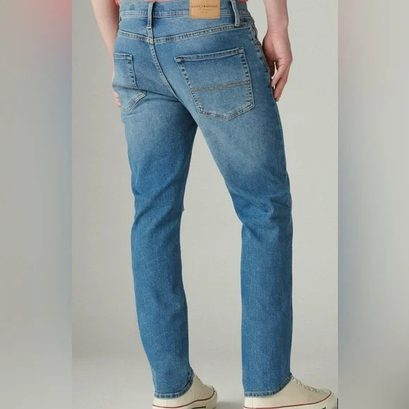 Lucky Brand 410 Athletic Straight Jeans 38x32
